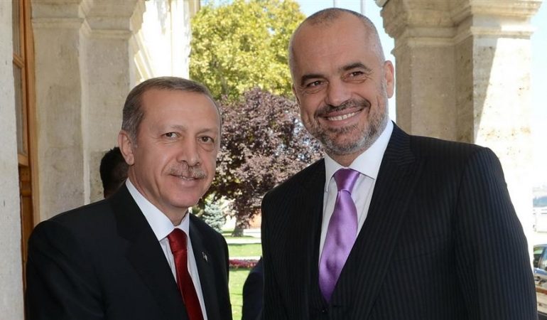CEREMONIA E PRESIDENTIT TURK/ Rama e Thaçi të ftuarit e Erdogan. Mes tyre edhe 22 presidentë të…