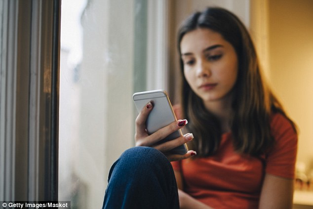 RREGULL I RI/ Nga shtatori ndalohen smartphonët dhe tabletat në shkolla