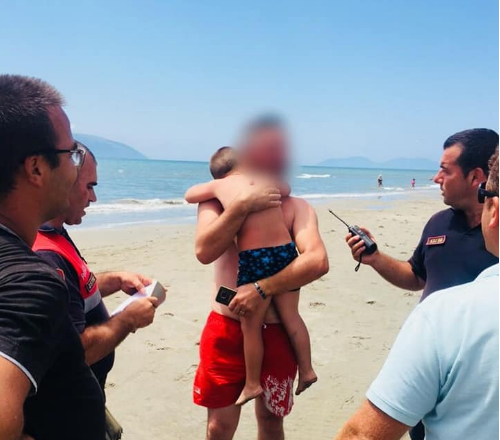 NDODH NE VLORE/ Prindërve u humb fëmija 4-vjeçar në plazh, pas disa orësh policia… (FOTO)