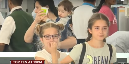 Tre fëmijë largohen nga SHBA për t’u bashkuar me nënën në Shqipëri. Babai: Po humbas familjen, unë nuk mund… (VIDEO)
