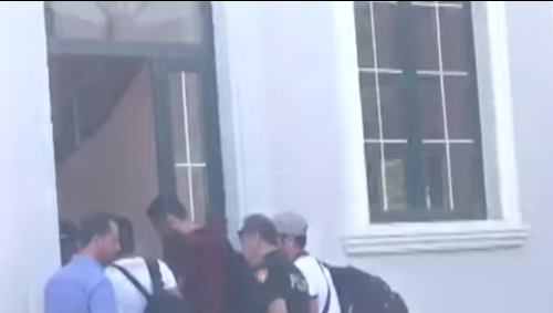 PO TENTONIN TE KALONIN NE KEMBE/ Policia ka arrestuar 4 refugjatë në kufirin e gjelbër (VIDEO)