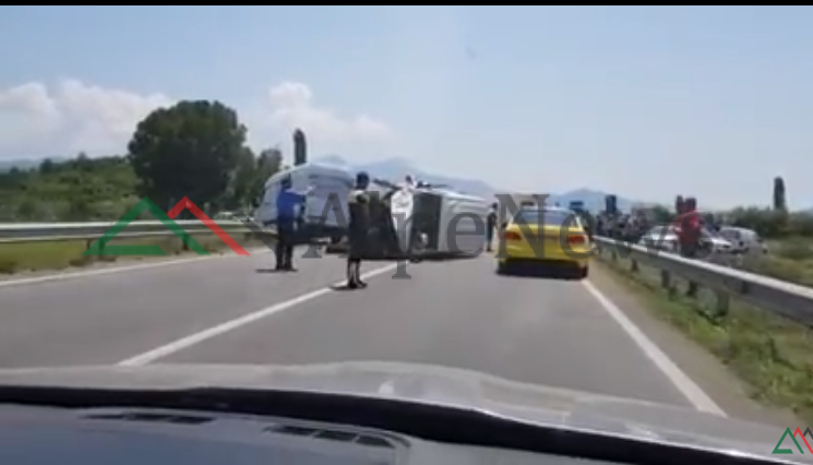 DALIN PAMJET nga aksidenti në Lezhë, një prej drejtuesve të furgonit të mallrave ndodhet… (VIDEO)