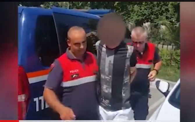 Me “AUDI” DHE PISTOLETE në çantë/ Si u arrestua në flagrancë 29-vjeçari në Tiranë, shoku i tij… (EMRI+VIDEO)
