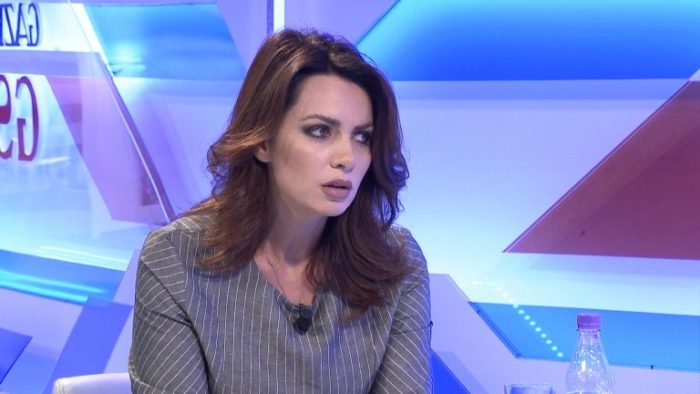 PROJEKTLIGJI I TEATRIT TË RI/ Deputetja e PD, Duma: Prishja e godinës, cënim i identitetit kombëtar