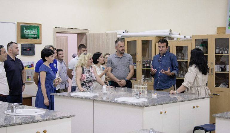 Rikonstruktohen terrenet sportive dhe laboratorët e shkollës “Sami Frashëri” (FOTO)