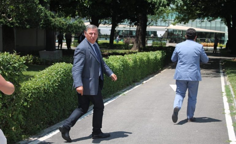 SEANCA E SOTME E KUVENDIT/ Momentet më “PIKANTE”: Nga ikja e Robert Bitrit deri tek Tom Doshi pas…