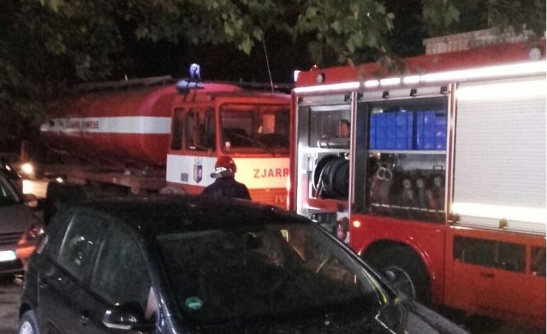 I VURI FLAKËN APARTAMENTIT/ I dehuri ishte vetëm në shtëpi kur NDEZI zjarrin. Kishte qenë në…