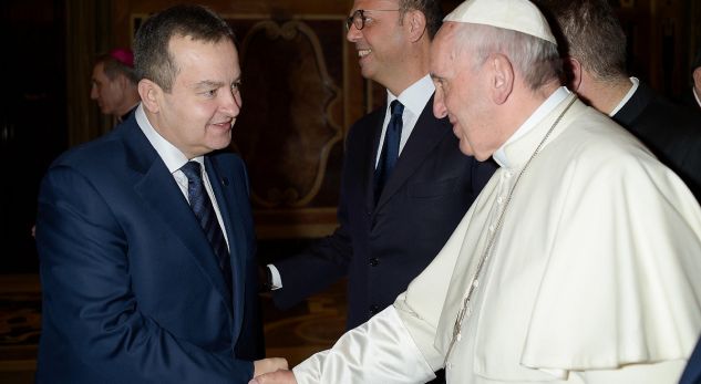 Papa u refuzua të vizitojë Serbinë, Vatikani mund të njohë Kosovën