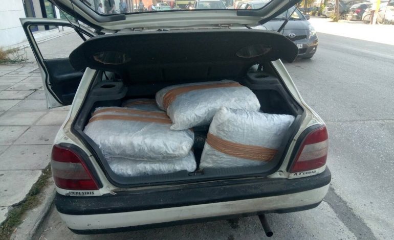 59 KILOGRAMË MARIJUANË NË MAKINË/ Greku kishte përgatitur 11 pako për t’i shitur. Dyshohet…