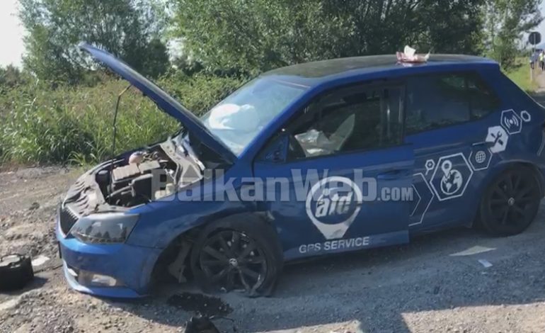 DY MAKINAT AKSIDENT ME NJËRA-TJETRËN/ Pamjet nga vendngjarja. Automjeti përfundon në arë, shoferi…