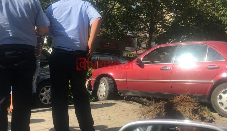 NDODH NË TIRANË/ Makina hipën mbi trafikndarëse dhe PËRPLAS Benzin që… (FOTO)
