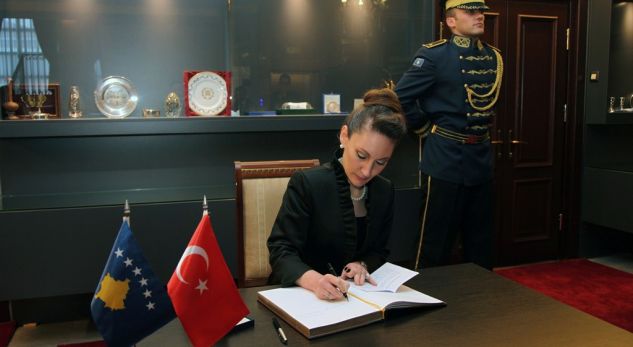Ambasadorja turke në Kosovë: Presim koka të tjera gylenistësh, “FETO” do çrrënjoset