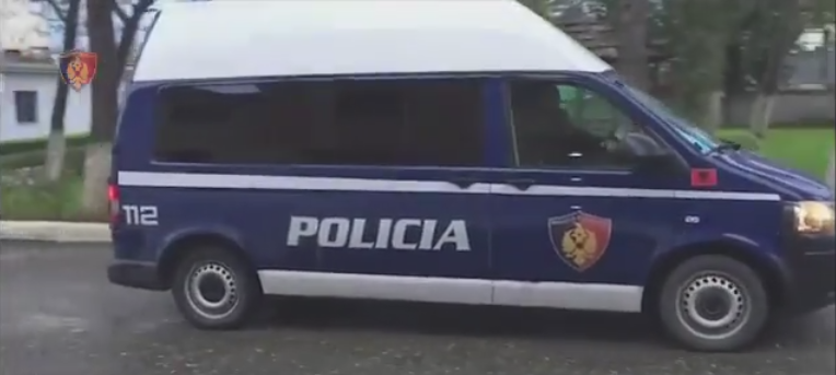 HAJDUTËT BËJNË KËRDINË NË DURRËS/ Vjedhin shtëpi dhe biznese gjatë…