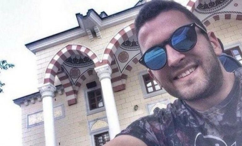 VRAU 24 VJEÇARIN NË LOKAL PËR NJË TAVOLINË/ Si u kap VRASËSI pas një viti kërkimesh (EMRAT)