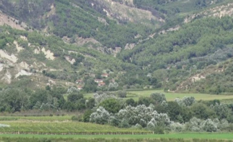 NDODH NË SHQIPËRI/ Ky fshat nuk ka as rrugë dhe as ujë. Nuset kundërshtojnë të martohen tek familjet që…