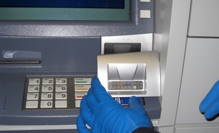 VJEDHJET ONLINE/ Ja sa euro u kanë MARRË hakerat shqiptarëve. 53 prej tyre me shuma deri…