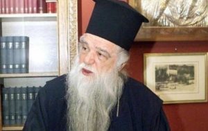 ZJARRET NË ATHINË/ Prifti grek akuza kryeministrit Tsipras: Je ateist dhe zgjove zemërimin e Zotit