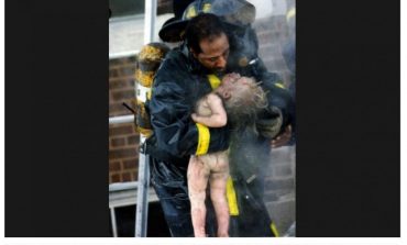 Zjarrfikësi me foshnjen e djegur në krah/ Zbulohet e vërteta e FOTO-s tronditëse e lidhur me tragjedinë në Greqi