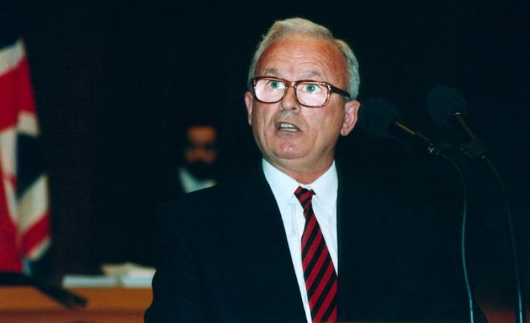 VDEKJA E ATDHETARIT ADEM DEMAÇI/ Berisha mesazh ngushëllimi: Dielli perëndoi përgjithmonë për “Mandelën” e…