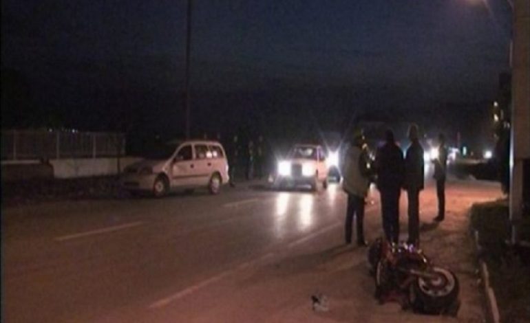 AKSIDENT NE SARANDE/ “Volkswageni” përplas motorrin, plagoset rëndë drejtuesi
