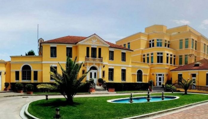 VIZAT AMERIKANE/ Ambasada udhëzon shqiptarët, pregatitja e takimit për intervistë