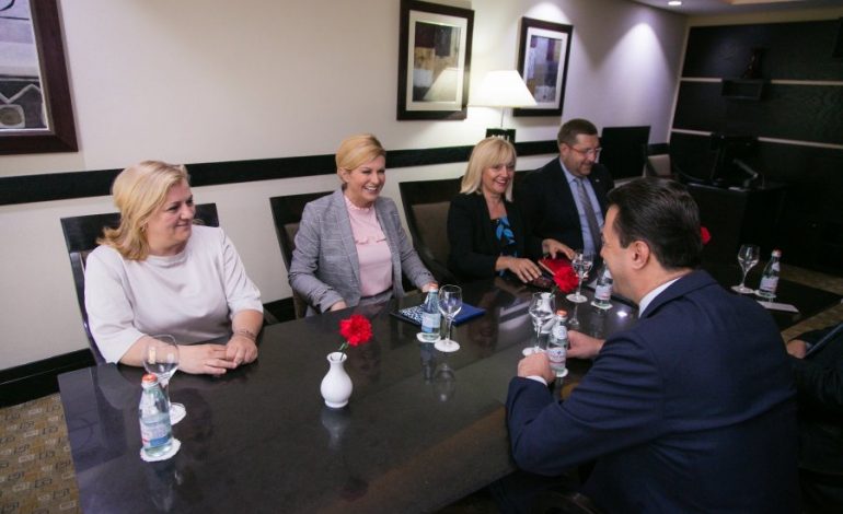 VIZITA E KITAROVIÇ NË TIRANË/ Presidentja kroate takon Bashën: Duhet të jemi promotorë të njëri tjetrit