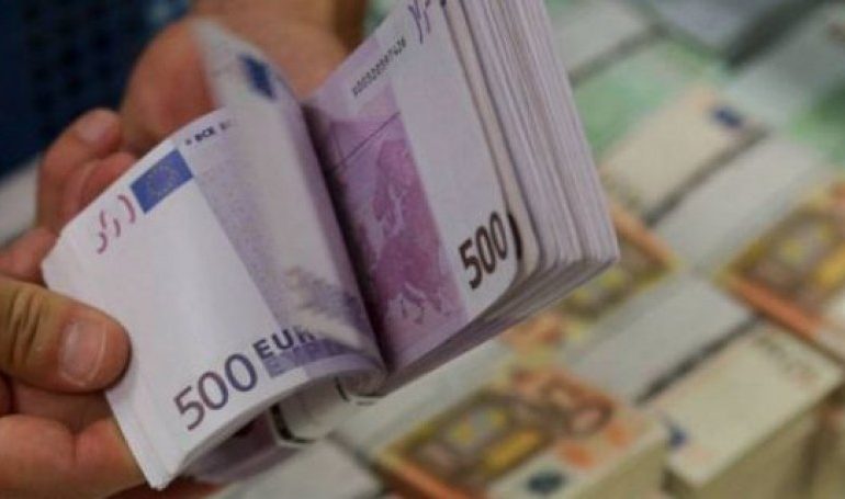 SHIFRAT/ Sa PARA dërgojnë emigrantët shqiptarë tek familjet e tyre? Bankat tregojnë shumat që…