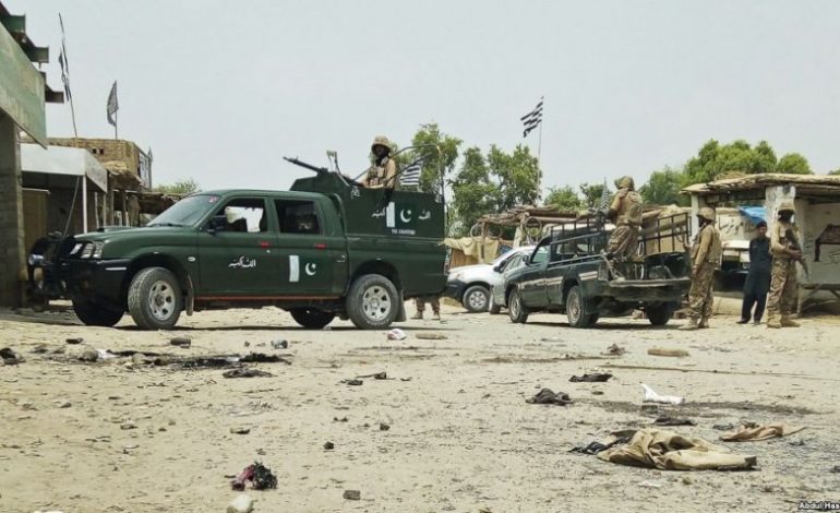 Dy sulme me bomba kanë vrarë të paktën 90 persona në Pakistan