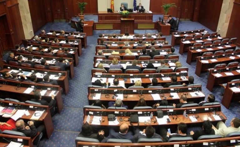 Presidenti e refuzoi, Kuvendi i Maqedonisë miraton sërish marrëveshjen me Greqinë