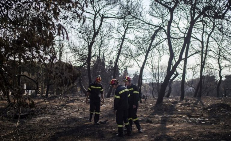 ZJARRET NË ATHINË/ Nisin varrimet për viktimat, i pari ishte një prift që u mbyt në det