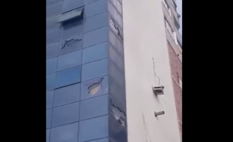 NDODH NË DURRËS/ Tërmeti çan muret dhe THYEN xhamat e pallati 24-katësh…