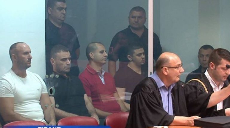 PER TE KATERTEN HERE RADHAZI/ Shtyhet seanca gjyqësore për Shullazin dhe grupin e tij, Gjykata e Krimeve të Rënda…