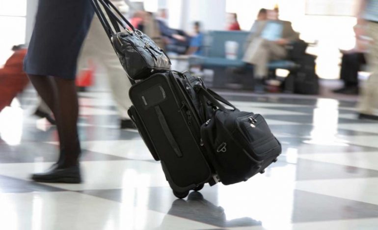 SEZONI TURISTIK/ Bagazhet personale në doganën shqiptare: Ja cili është kufiri që nuk ju taksohen