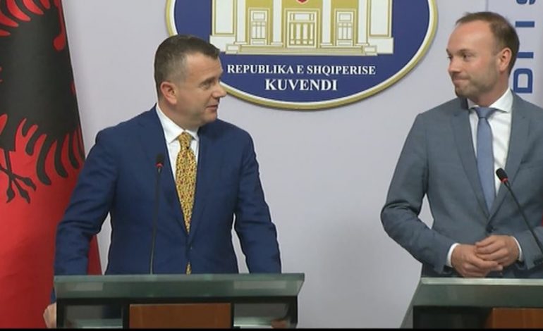 VIZITA NË TIRANË/ Deputeti gjerman: Shqipëria në rrugë të mirë, por duhet të bindni gjithë Europën