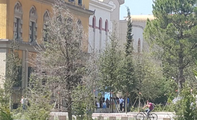 PANIK NË DURRËS E TIRANË/ Tërmet 5.2 ballë “shkund” katër qytete. Ndihet deri në Kosovë e…