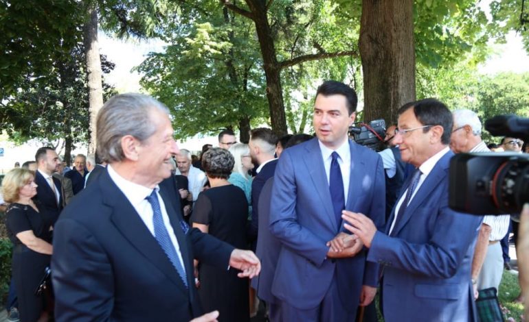 INAGURIMI I BUSTIT TË ARBNORIT/ Basha në FB: “Mandela” i Ballkanit vazhdon të jetë frymëzim për ne