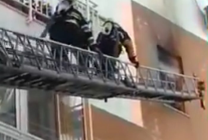 SHTËPIA NË TIRANË MERR FLAKË/ Veliaj: Ju lutem, mos lini golat e Anglisë t’ju djegin…