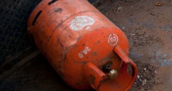 DYSHIMET/ Çmontuan bombolat, burrë e grua i vunë vetë flakën shtëpisë dhe u dogjën të gjallë, ja arsyeja
