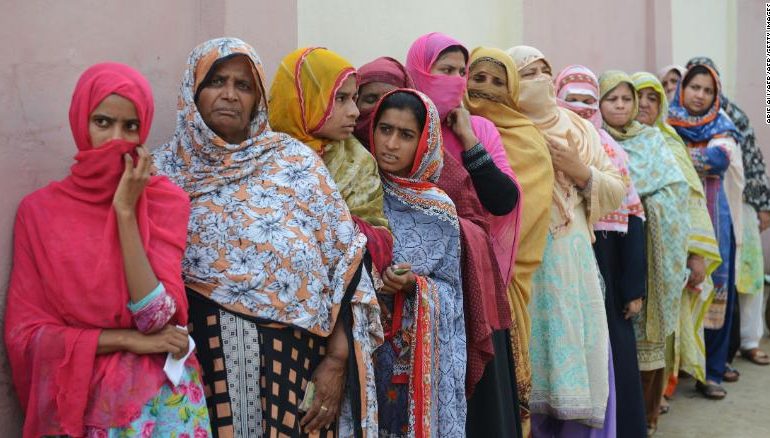 ZGJEDHJET NË PAKISTAN/ “Progresi i grave”që theu traditat në dekada për të votuar