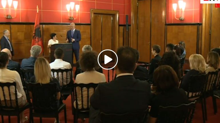“Mos ki emocione, në Cërrik më myte”, ankesa që Bukuria i bën Ramës: Duhet qilizmë i thellë…