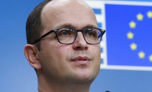 INTERVISTA/ Bushati për “BBC”: Ka pasur njerëz që na kanë kritikuar. Ja pse i pranuam REFUGJATËT