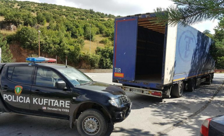 “Vala” e refugjatëve në sezonin turistik/ Policia kap “MAT” 12 emigrantë nga Lindja e Mesme. Pas arrestimit…