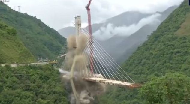 VIDEO/ Momenti kur ura gjigante hidhet në ajër me 200 kg eksplozivë