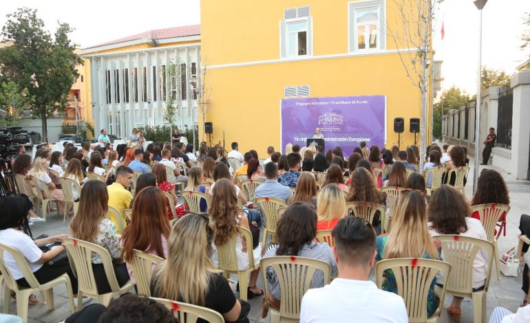 Vende pune për studentët e sapodiplomuar, 200 prej tyre i siguruan kontratat për një vit