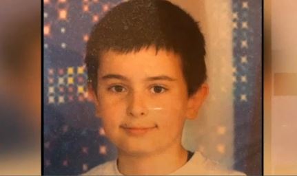FAMILJET E ZHDUKURA NGA ZJARRI/ As gjallë as vdekur, ankthi i nënës për djalin 13-vjeçar. Dyshohet…