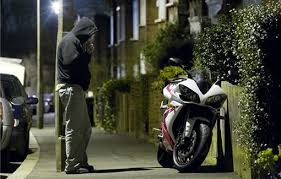 I VJEDHIN MOTORIN NË OBORRIN I SHTËPISË/ 40-vjeçari rrëfen TMERRIN: Ishim në gjumë kur…