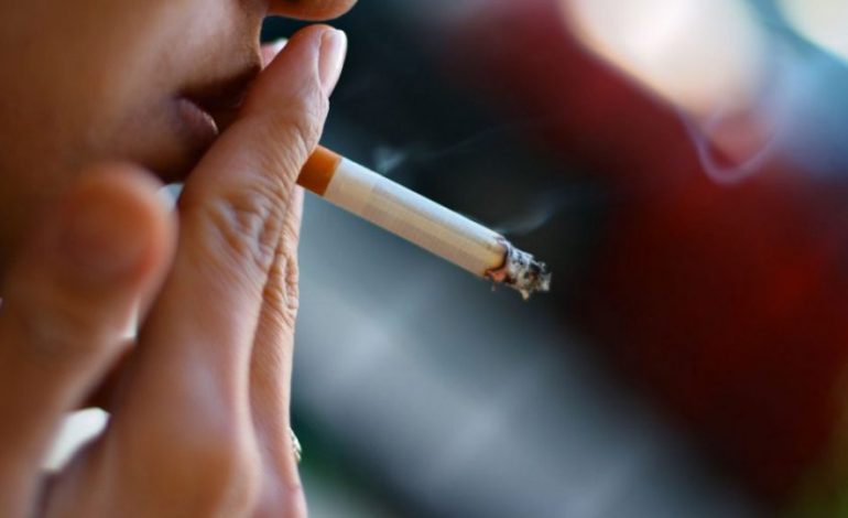 SHIFRAT/ Shqiptarë pijnë 3 mijë tonë DUHAN në vit