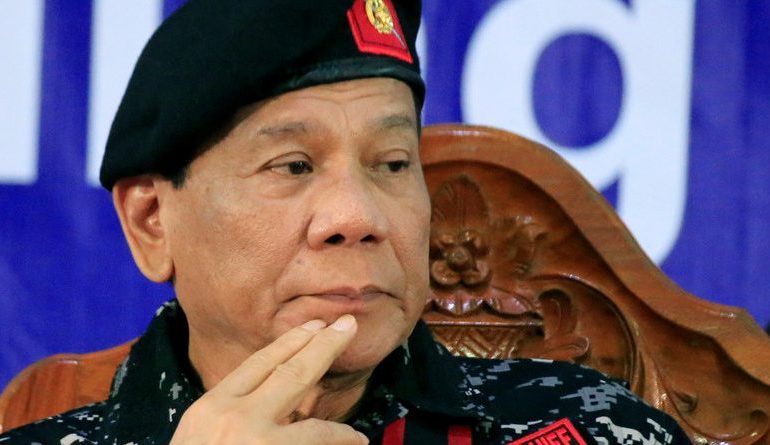 Pasi e quajti Zotin “budalla”, Presidenti i Filipineve: Bëni një selfie me të dhe unë jap dorëheqjen sot