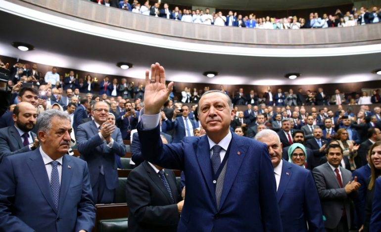 REZULTATI I ZGJEDHJEVE TURKE/ 600 deputetët e zgjedhur betohen sot në Parlamenti. Erdogan drejt…
