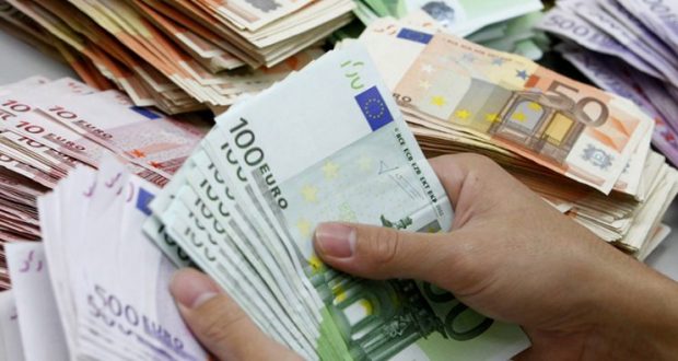 Deuroizimi, financat dhe risku i transferimit të kredisë në euro për kesh